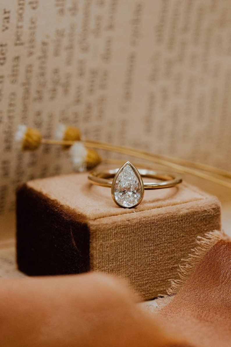 Pear Engagement Ring, Lab Grown Diamond Ring, Solitare Ring Female Promise Ring, Single Diamond Ring, Female Diamond Ring