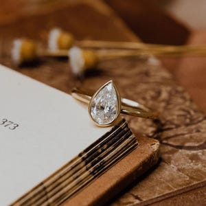Pear Engagement Ring, Lab Grown Diamond Ring, Solitare Ring Female Promise Ring, Single Diamond Ring, Female Diamond Ring