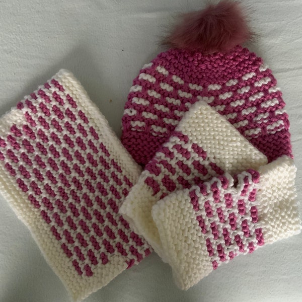 Chapeau, boucle et gants pour femme