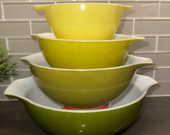 Set of 4 Vintage Pyrex Verde Green Cinderella Mixing Bowls #441, 442, 443, 444