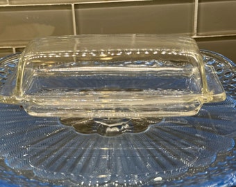 Vintage Corning Pyrex Butterdose mit klarem Glasdeckel und Sockel 72-B (NY USA)