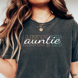 Comfort Colors Auntie T-Shirt, Cute Auntie Shirts, New Aunt Gift, Pregnancy Announcement, Gift for Aunt, Pregnancy Reveal to Aunt,Aunt Shirt