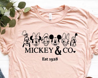 Disney Mickey en Co paar shirts, Mickey en vrienden Mickey Co est 1928, Magic Kingdom-shirt, Disney-reis 2024 Disney Matching Tee