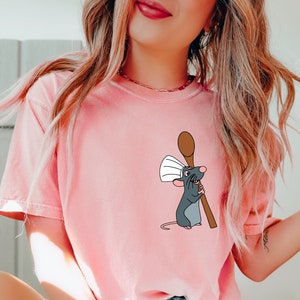 Komfortfärger Pocket Disney Ratatouille-skjorta, Remy-skjorta, Liten kock-skjorta, Muskock-skjorta, Ratatouille-skjorta, Vem som helst kan laga mat, Mat och vin