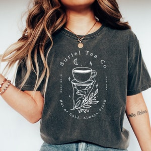Comfort Colors Suriel Tea Co T-Shirt, The Night Court Shirt, Ein Gericht der Dornen und Rosen Gericht der Träume, Feyre und Rhysand Shirt