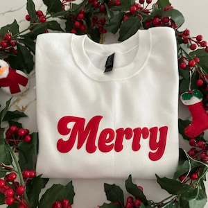 Felpa con stampa Merry in rilievo, felpa natalizia, maglione per le feste, felpa Merry, regalo di Natale, buon Natale, maglietta natalizia per donna