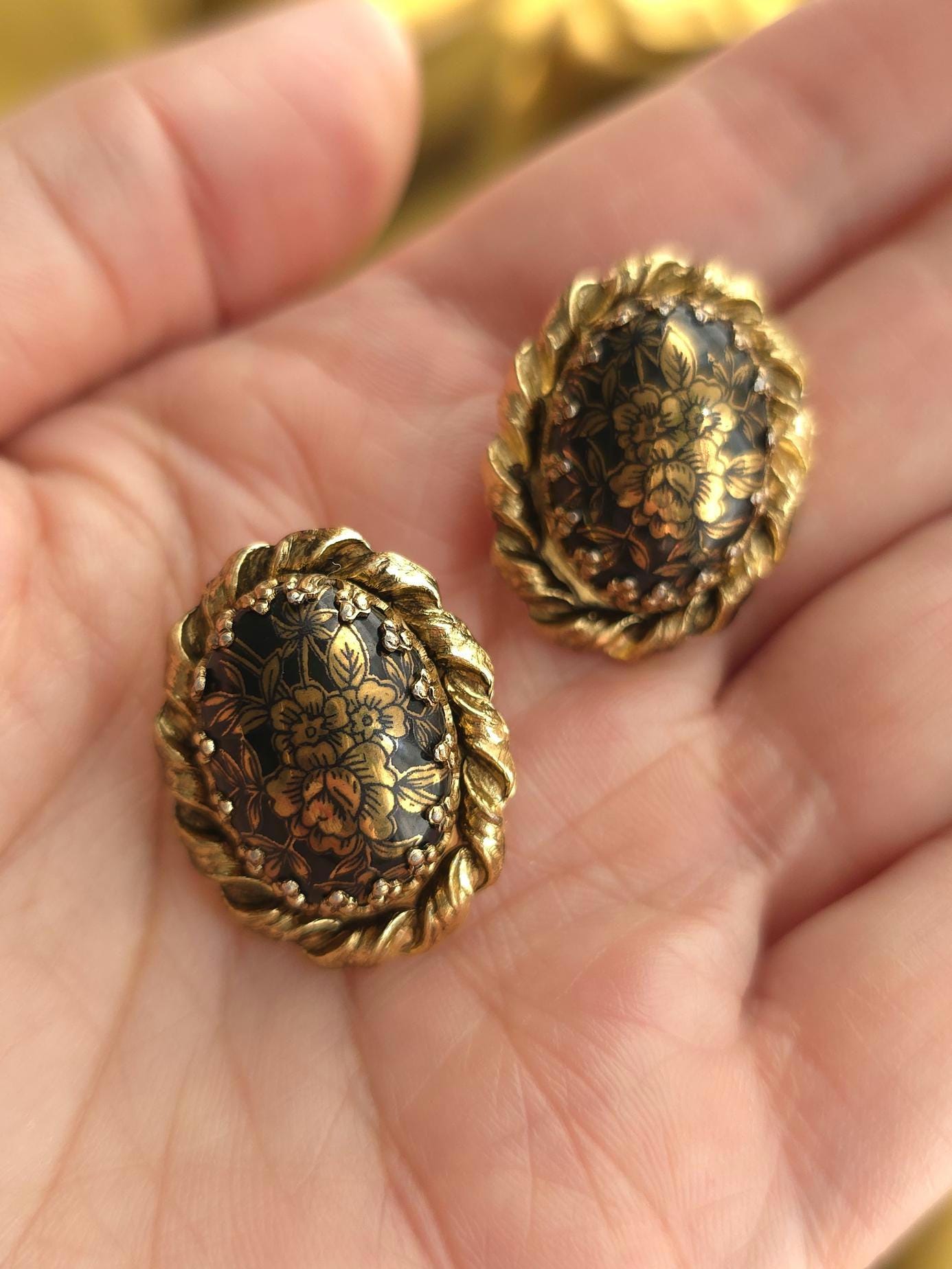 Boucles D'oreilles Vintage à Clips - Style Japonisant Floral Foncé - Occasion En Excellent état