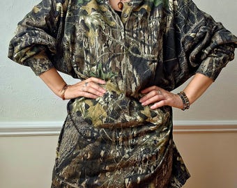 Vintage Mossy Oak Camo Henley Pullover Top: 90s Grunge (2XL-3XL)