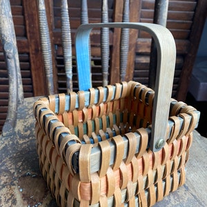 Vintage Square Woven Basket: Colorful Wooden Base