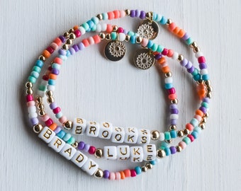 Bracelet personnalisé Sherbert | Bracelet Prénom | Bracelet mots | Cadeaux pour elle | Perle de rocaille | Jolis bracelets empilables | Cadeau fête des mères