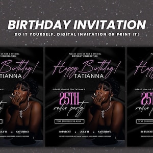 Puede incluir: Tres invitaciones de fiesta de cumplea&ntilde;os negras y rosas con una foto de una mujer con un top negro y un collar plateado. Las invitaciones dicen "&iexcl;Feliz cumplea&ntilde;os! Tatianna" y "25&ordf; fiesta de rodeo".