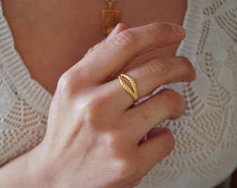 Gold two twisted lines band ring, stacking geometric minimal unique abstract modern dainty jewelry, gold statement ring, us size 7-8 inch