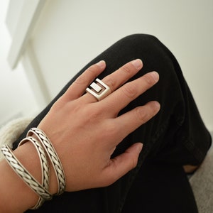 Antieke zilveren geometrische ring, grote statement abstracte moderne ring boho sieraden cadeau voor haar, unisex strudy grote vierkante brede bandring afbeelding 7