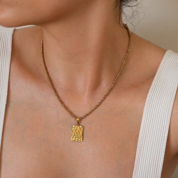 Hammered Gold Crescent Necklace main image 1