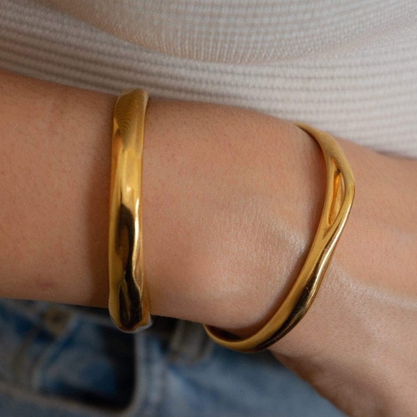 Gouden vet manchet, gouden organische manchet met gat, 24-karaats vergulde stapelverklaring dikke boho minimalistische armband voor stapelmanchet voor vrouwen