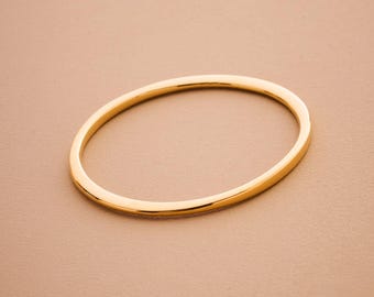 Brazalete plano ovalado grueso de oro, pulsera apilable de oro de 24 k