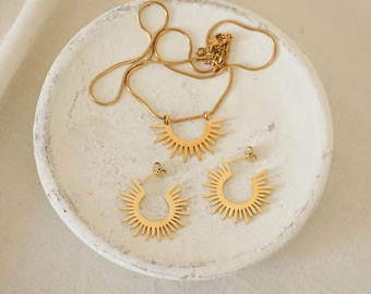 Gold sun pendant necklace
