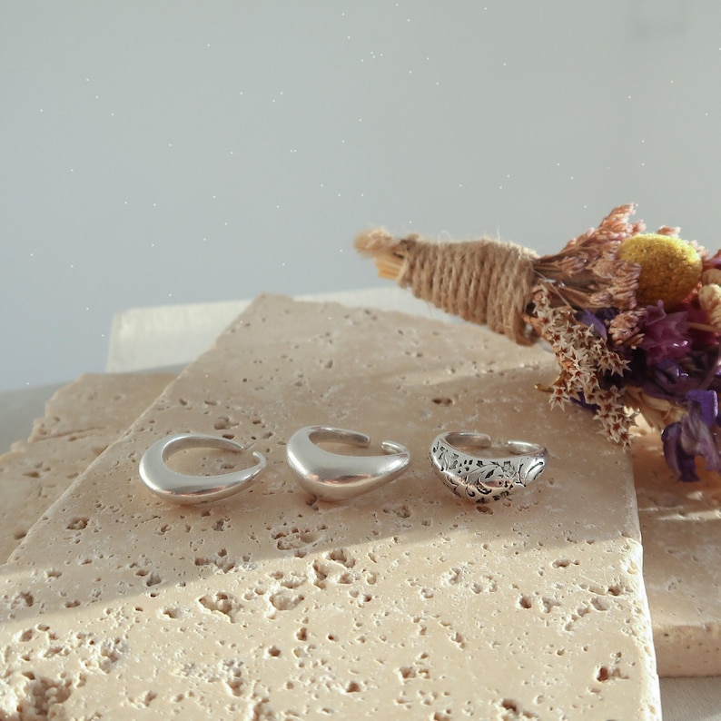 Silver thin soft curve ring image 4