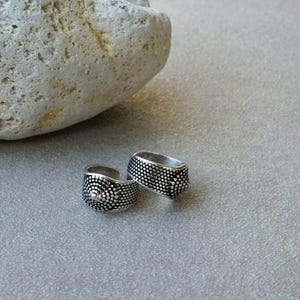 Silver dots pinky ring, boho simple chevalier ring, dainty signet ring, minimalist geometric ring, bday gift, boho hippie indie rock ring