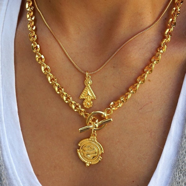 Collier médaillon en or avec chaîne épaisse avec pendentif disque ethnique, collier à fermoir à bascule pièce de monnaie, bijoux tribaux, tour de cou grosse chaîne, cadeau