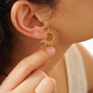Gold Sonnenstrahlen Creolen, Gold Edelstahl offene Creolen, ethnische große Creolen minimale zierliche Boho Stapel Ohrringe, Geschenk für sie