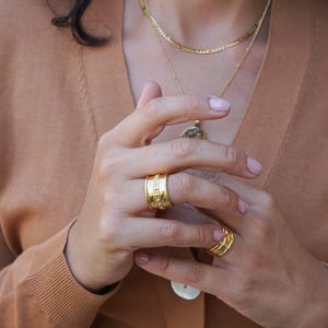 Gold gepunkteter Ring, dicker Bandring, Boho Schmuck - Geschenk für sie, Midi Statement breiter Goldring, Hochzeitsaccessoires, Muster Ring