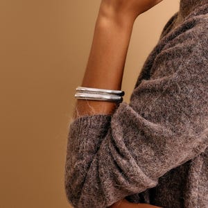 Zilveren slangenarmband, zilveren elastische slangenarmband, flexibele slangenarmband gestapeld sierlijke roestvrijstalen armband gestapeld in lagen