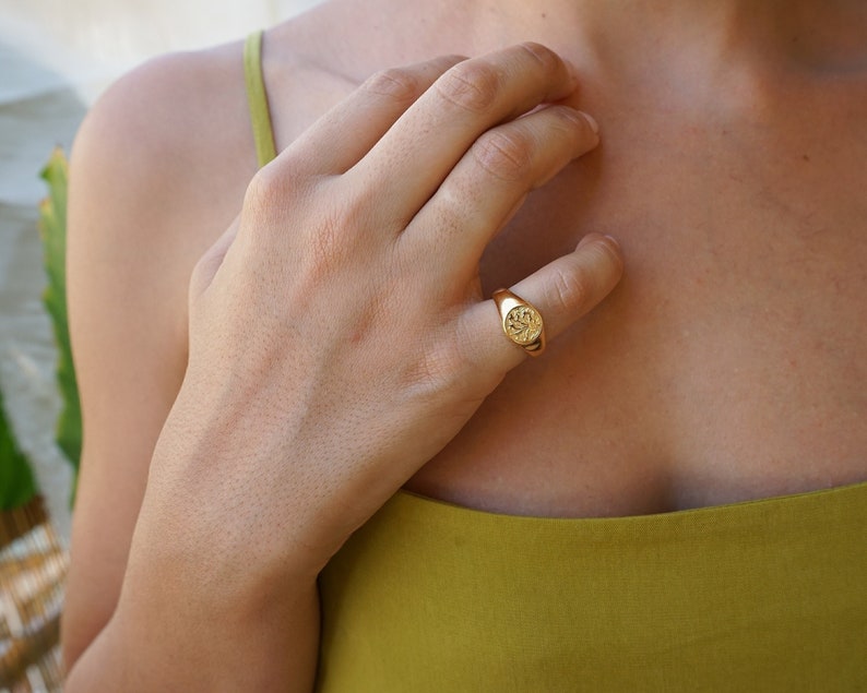 Gold floral stamp signet ring, 24k gold plated boho chevalier ring, dainty signet pinky minimalist ring, signet hippie indie rock bday gift image 6