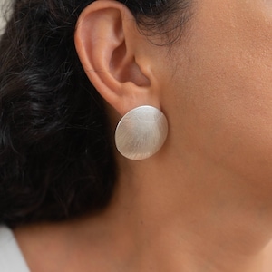 Large silver disc earrings, round hammered disc stud earrings, silver plated disc earrings, big statement bold large circle stud earrings
