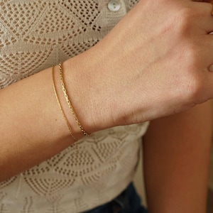 Gold Schlangen Cobra Kettenarmband, gestapeltes zierliches Gold glänzendes Edelstahlarmband Stapeln Layering Boho delikat Minimalist Geschenk 4 Mom
