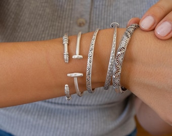 Silver hammered bangle, silver bangle wt pattern stackable floral bangle stacking wt clasp waterproof boho delicate minimal gift for her