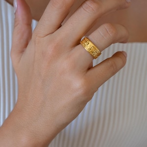 Anello con motivo stampato animalier in argento, anello a strati largo e spesso con fascia sovrapposta