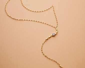 Gouden lariatketting met geometrisch kwastmotief