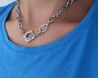 Stainless steel chunky chain choker necklace with a rhombus pendant