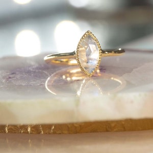 Elegant Moonstone Silver Ring – Captivate the Night&#39;s Beauty