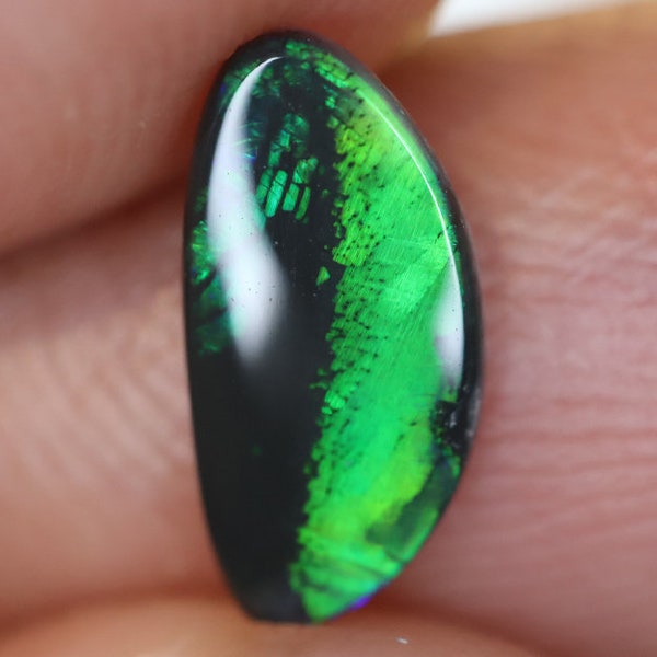 N1- 0.60 Ct. Lightning Ridge Black Opal TOG-640