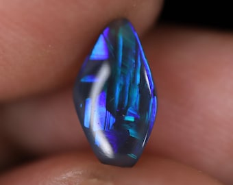 N3- 0.85 Cts. Lightning Ridge Black Opal TOG-565