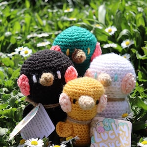 Glücksente gehäkeltes Plüschtier – Handgemachte Amigurumi Glücksente mit Chenille-Wangen – Adoptionskarte inklusive