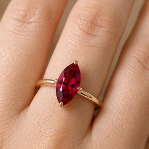 Anillo de compromiso solitario con rubí marquesa, piedra preciosa roja intensa, engaste de 6 puntas, anillo de promesa personalizado, piedra natal de julio