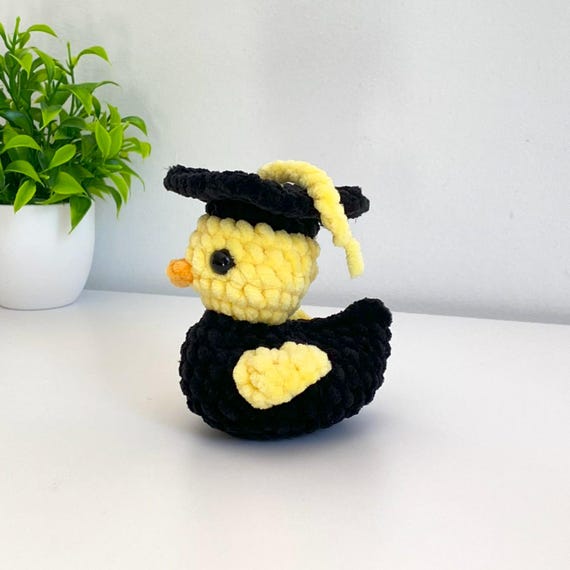No Sew PATTERN Graduate Rubber Duck Crochet Pattern – PDF Plush Amigurumi | Graduation Gift Idea Class of 2025 Duck - PDF Crochet Pattern