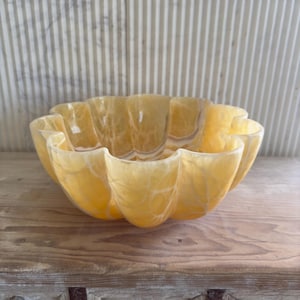 Handcrafted Honey Onyx Bowl: Italian Marble Centerpiece (12x12x5 inches