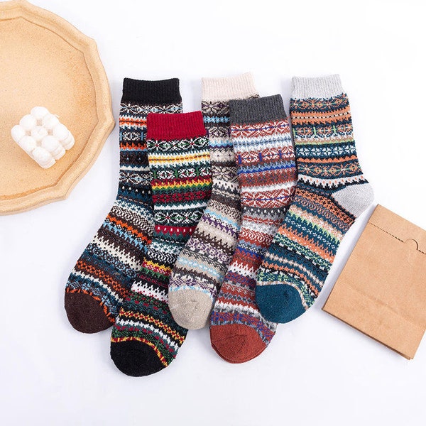 Fünf kuschelige Wintersocken mit nordischem Herz Vintage Design | Warme und kuschelige Retro Socken | Geschenkidee Geschenk Frauen Freundin