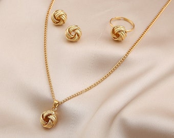 Women's Gold Jewellery Set - Necklace, Ring, Earrings