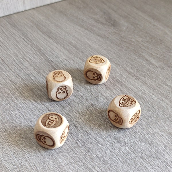 Heroquest wooden dice, combat dice and movement dice