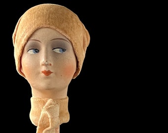 Boudoir head Flappergirl style miniature hat stand, Art-Deco head paper mache Belle Epoque