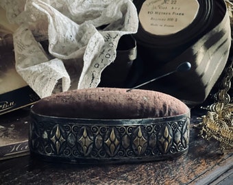 Art Nouveau Jugendstil pincushion, oval, silver-plated copper with stylistic shapes from the period around 1900, Gilded Age