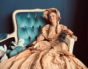 Sofa doll / Boudoir doll antique and complete in original condition in light brown Edwardian silk dress, ca 1920, the gilded age