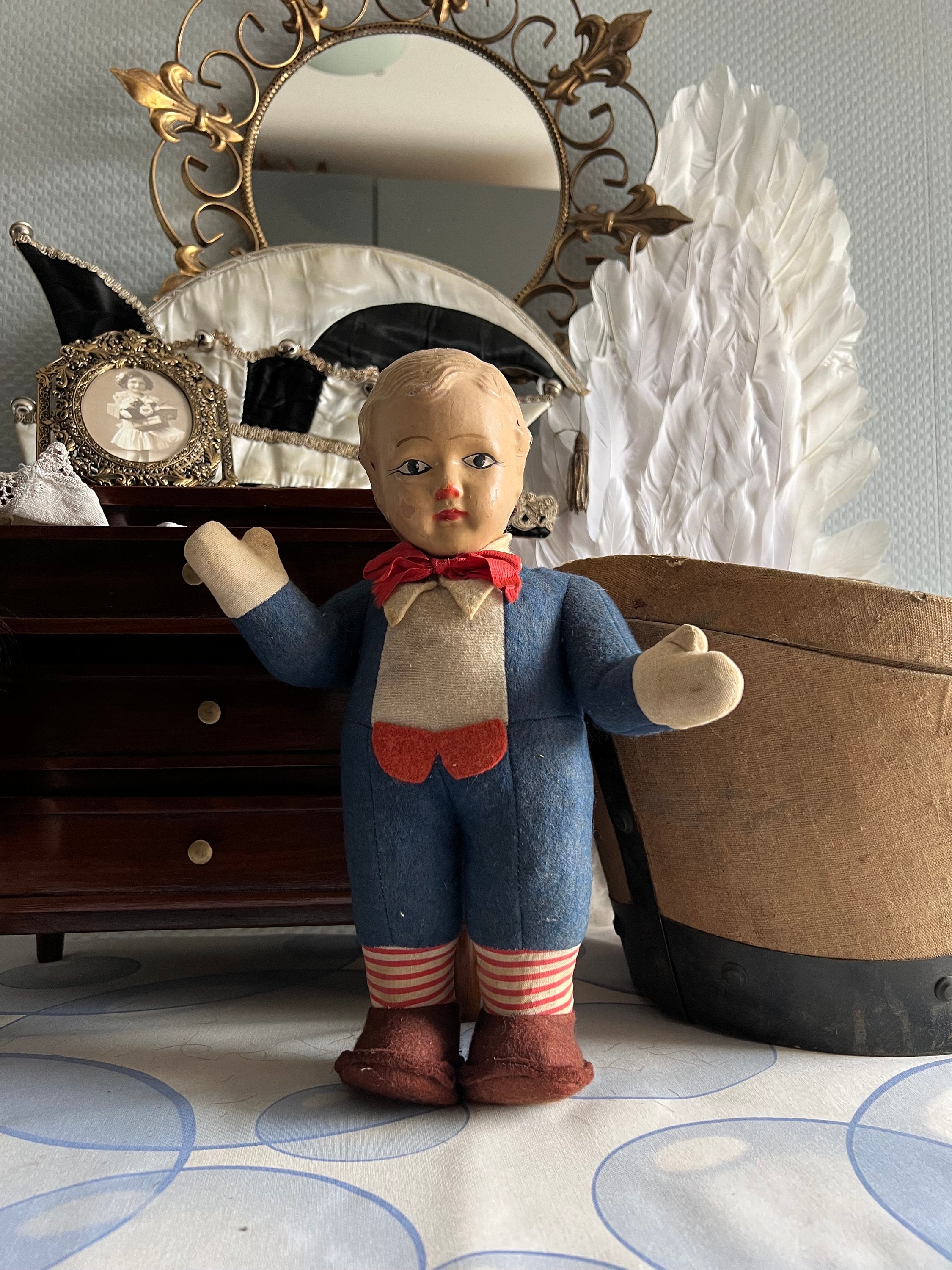 Poupée Clown Maléfique 40 cm – Décoration Cirque de l'Horreur | Déguiz-Fêtes