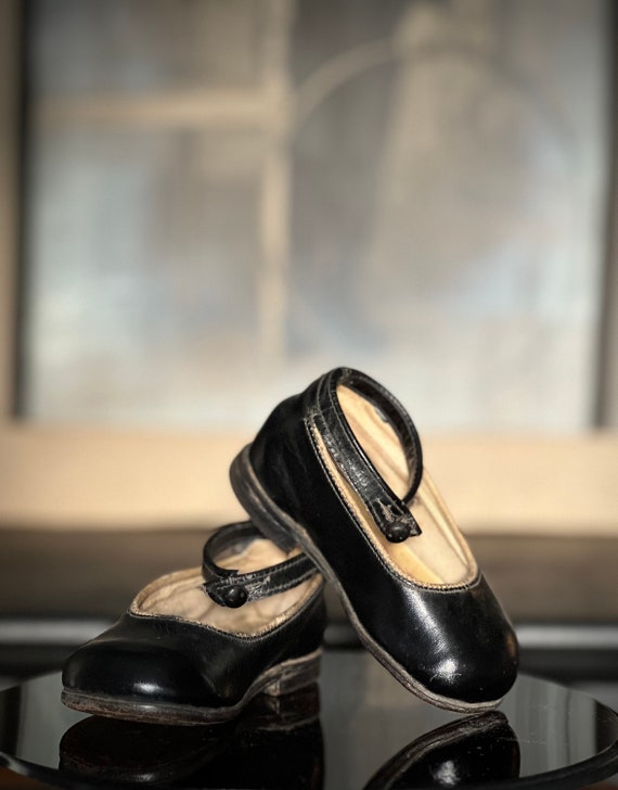 1930s children's shoes with strap, black leather n