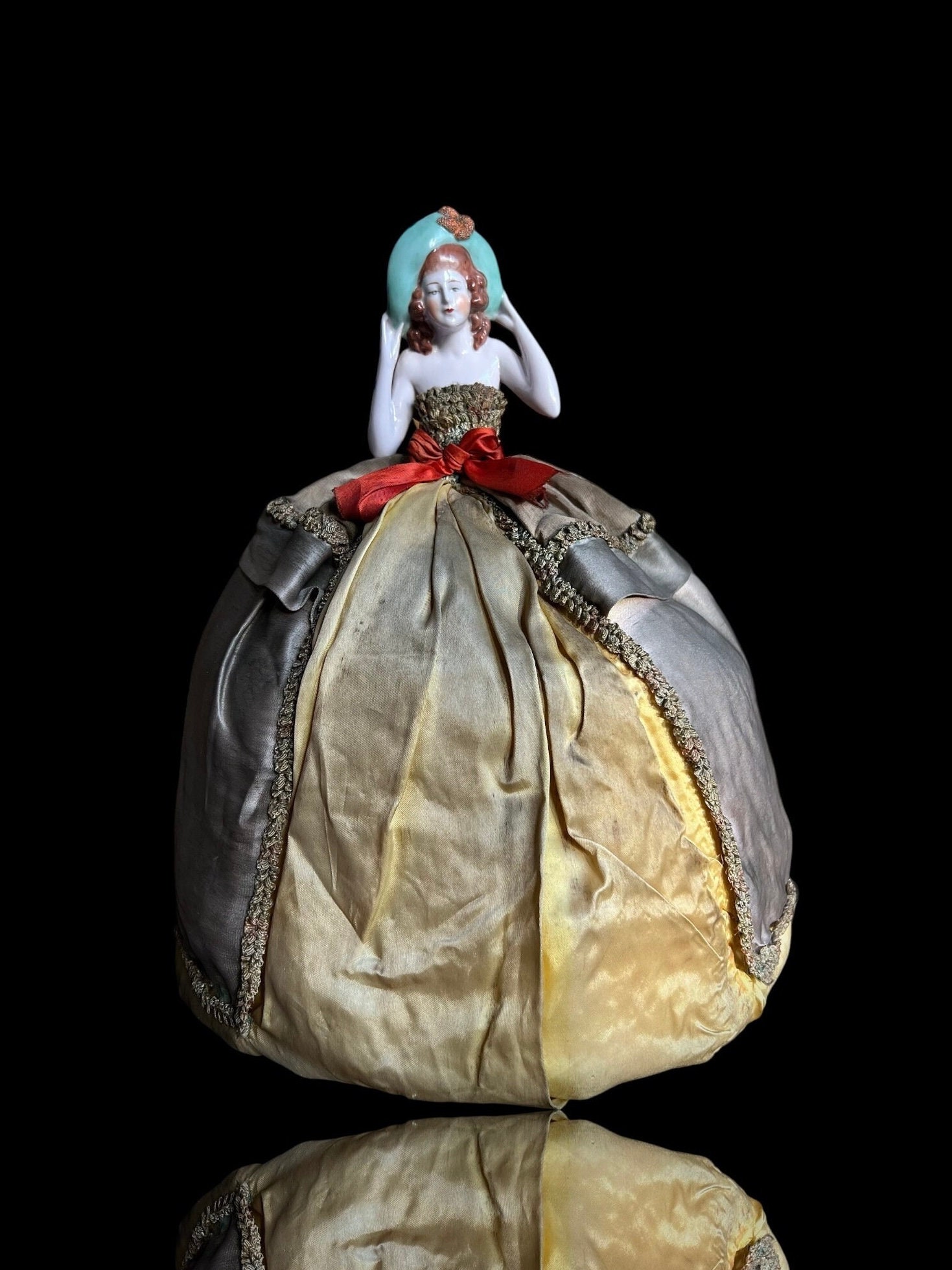 アンティークドール ポーセリンハーフドール ブドワールドール パウダーケース アンティークドール ポーセリンハーフドール ブドワールドール